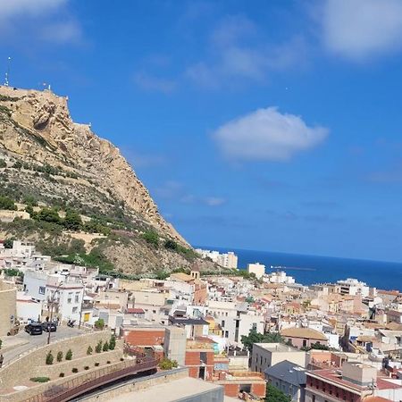 Corazon De Alicante Con Vistas Al Mar Y Al Castillo Exterior foto