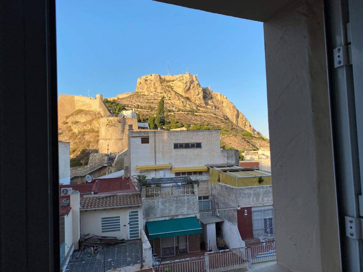 Corazon De Alicante Con Vistas Al Mar Y Al Castillo Exterior foto