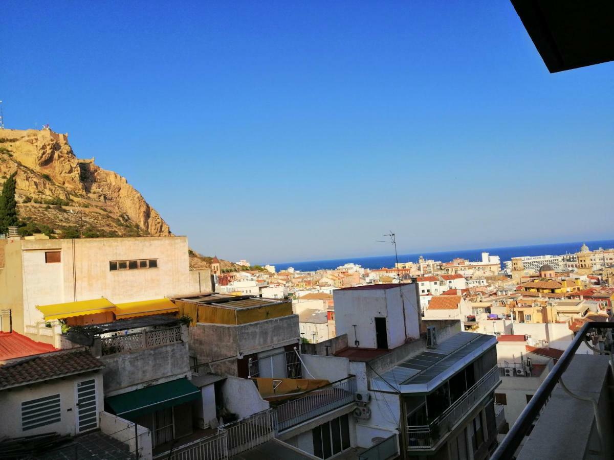 Corazon De Alicante Con Vistas Al Mar Y Al Castillo Exterior foto